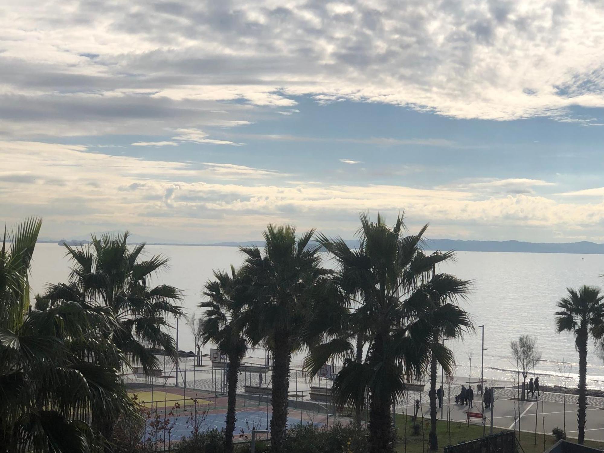 Vollga Four Seasons Apartment Durrës Buitenkant foto