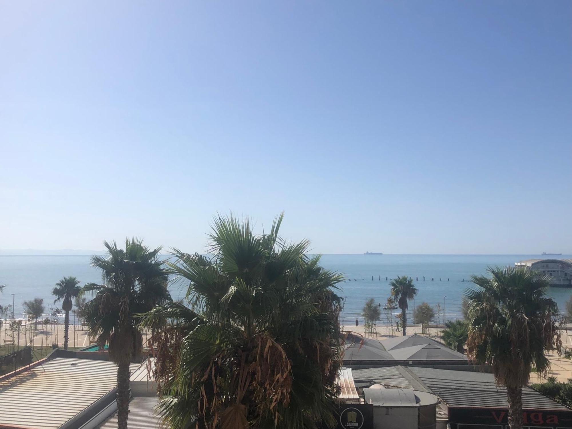 Vollga Four Seasons Apartment Durrës Buitenkant foto