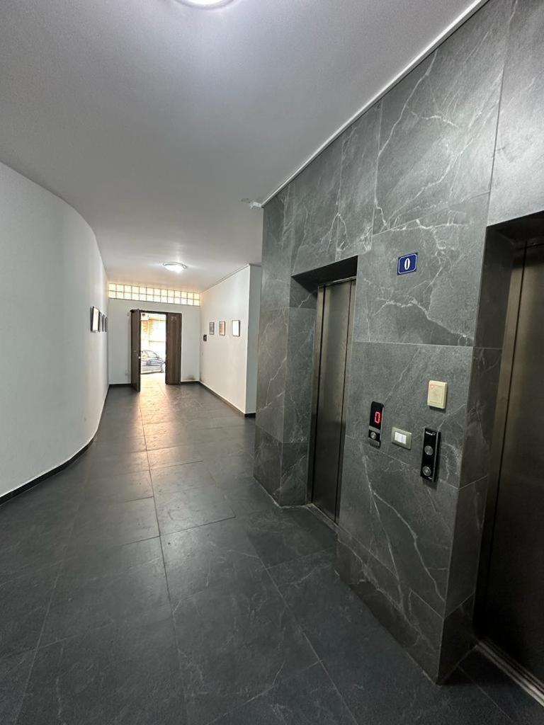 Vollga Four Seasons Apartment Durrës Buitenkant foto